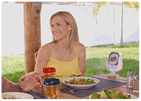 Family staying cool at a picnic with Arctic Air® Grip Go™